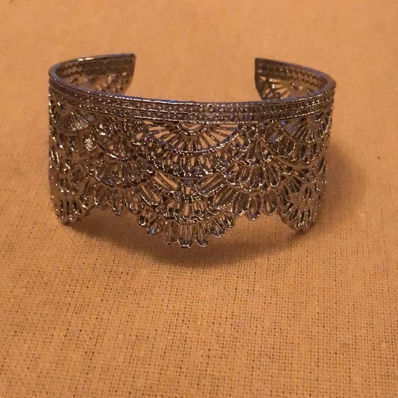 chloe + isabel queen lace cuff - Picture 5 of 6